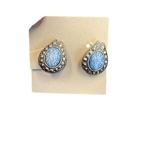 Avon vintage “blue opalesque” Silver and Blue Teardrop clip Earrings NIB 1991